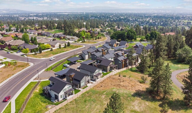 Building Photo - Modern 2 Bed, 2 Bath with Rooftop Patio!