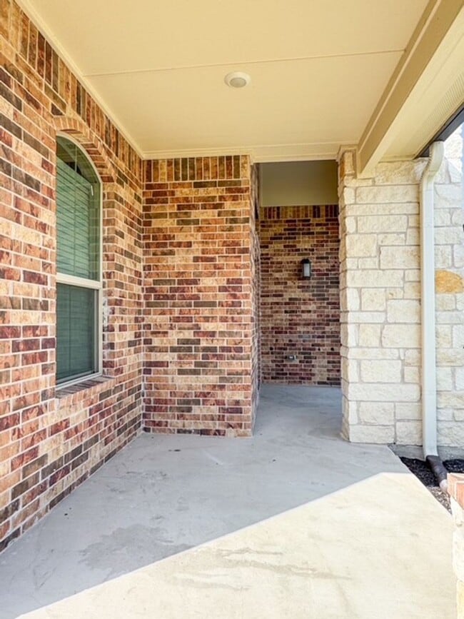 Building Photo - Stunning home with ALL THE SPACE in 3 Creeks!
