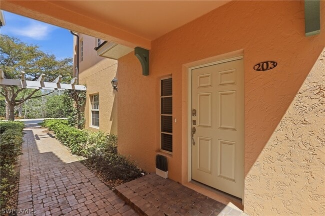 Building Photo - 8601 Piazza Del Lago Cir