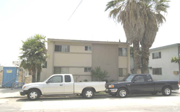 Building Photo - 728 E Angeleno Ave