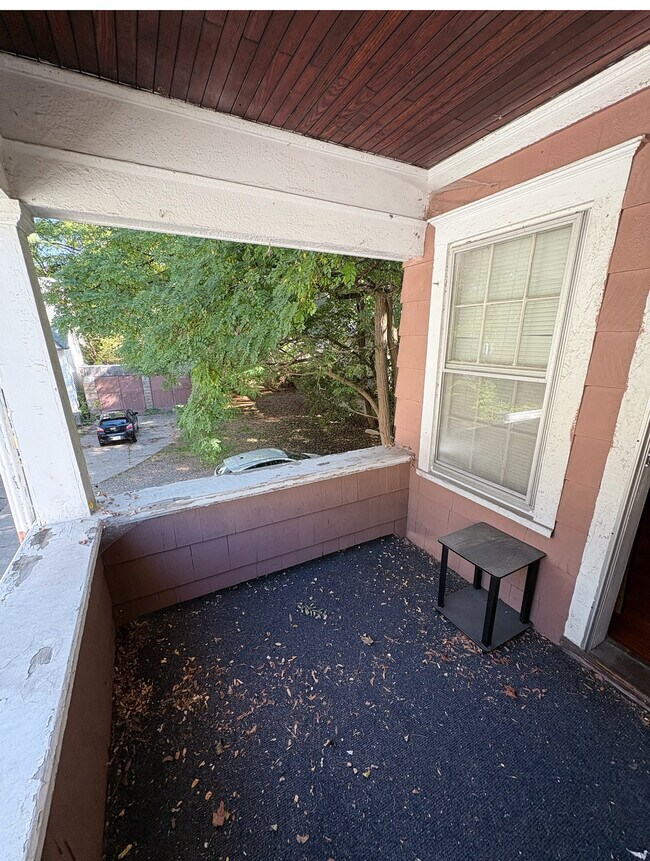 Porche del segundo piso - 54 North St