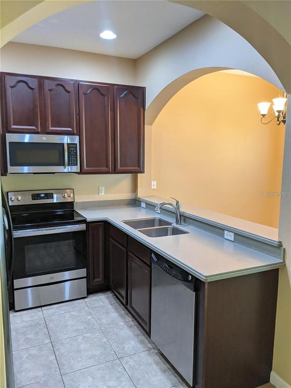 Building Photo - 10272 Park Commons Dr
