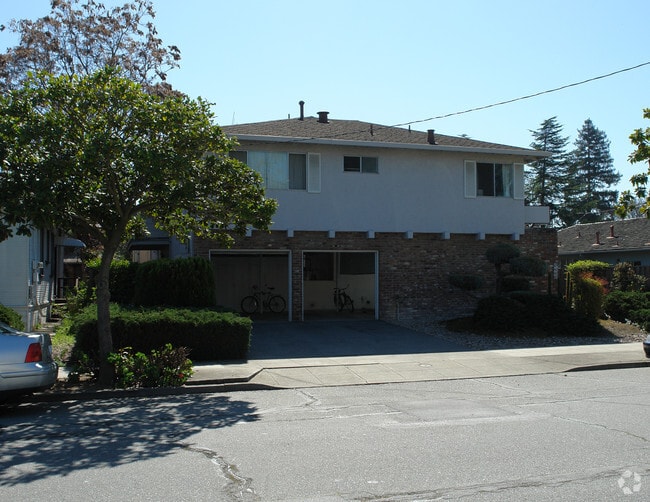 Building Photo - 659-665 College Ave