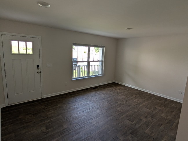 Building Photo - 103 Colt St