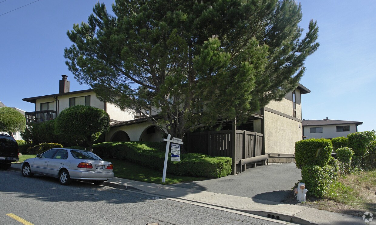 Foto del edificio - 2015 Ascot Dr