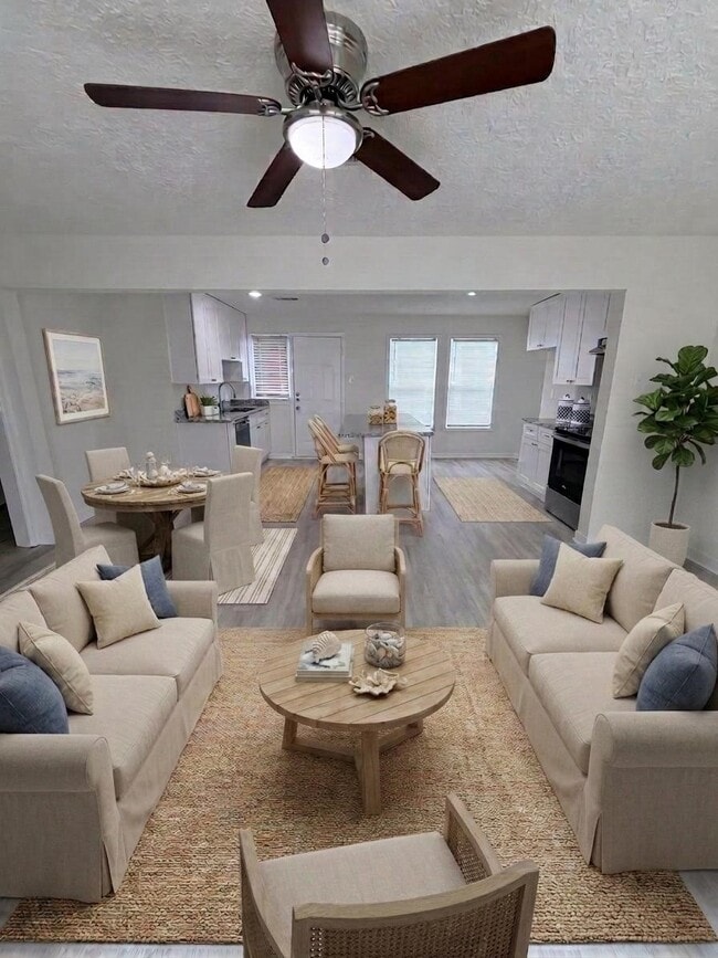 Building Photo - 1112 3rd St