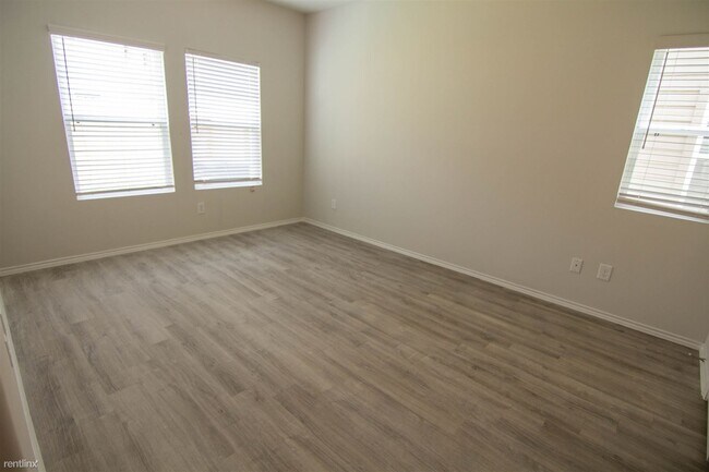 Building Photo - 4 br, 2.5 bath House - 5618 Adelaide River Dr