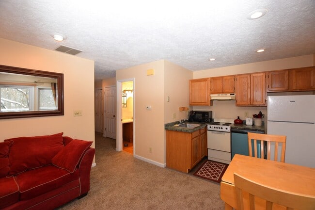 Building Photo - 9361 S Pointe Retreat Dr