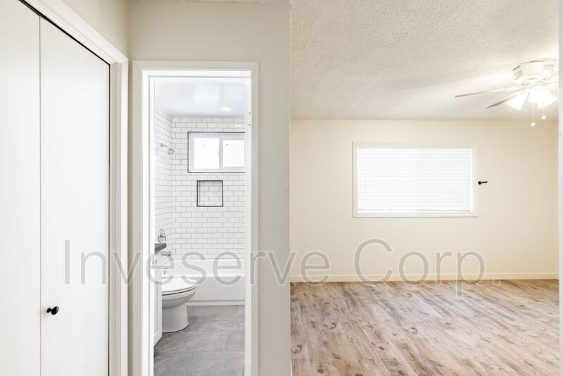 Building Photo - 1363 Riverside Dr