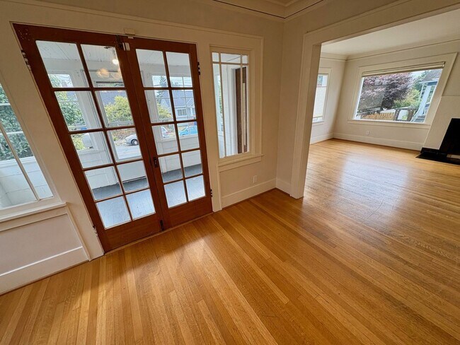 Building Photo - Sunset Hill Home