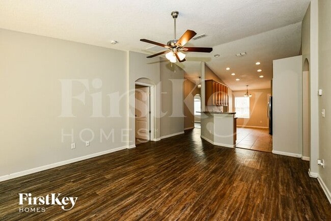 Building Photo - 403 W New England Dr