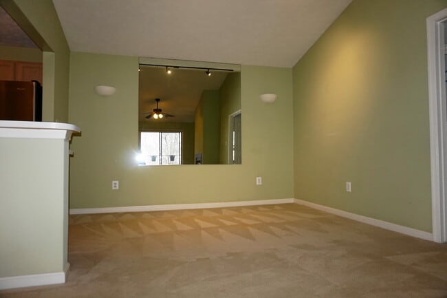 Building Photo - Charming 2br/2ba Condo w/ Balcony in Reist...