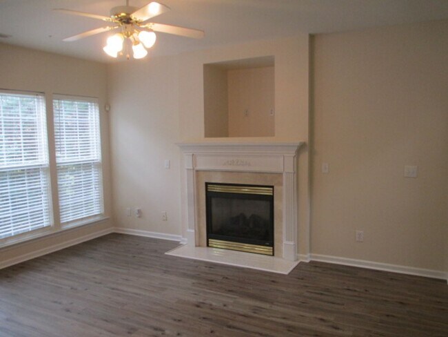 Foto del edificio - Lovely 3br/2.5ba in exc community, 2 car gar, exc deck, comm rec included!! Avail July 15, 2026!