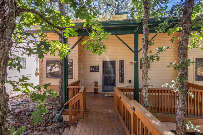 Building Photo - 335 Sandia Cir