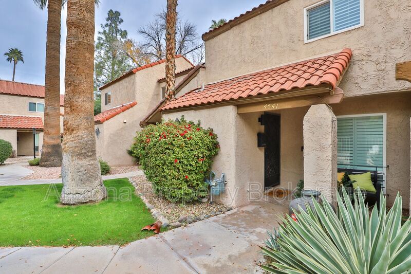 4541 E Rhonda Dr, Phoenix, AZ 85018 Townhome Rentals in Phoenix AZ