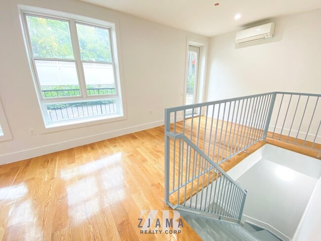 Foto del edificio - 225 Howard Ave