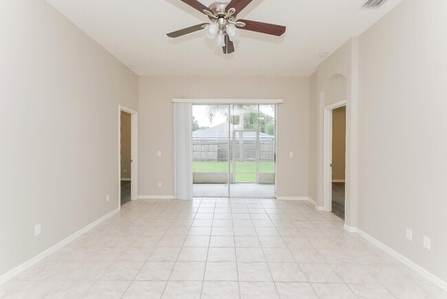 Building Photo - 1464 Lake Shore Ranch Dr