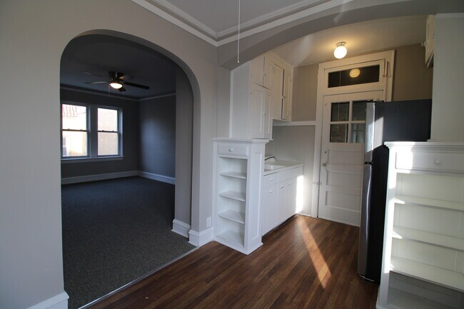 Foto del edificio - 5802 N Mason Ave