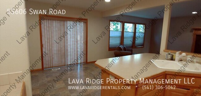 Foto del edificio - 55606 Swan Rd