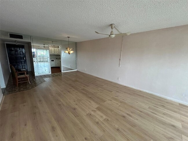 Building Photo - 3301 Spanish Moss Terrace