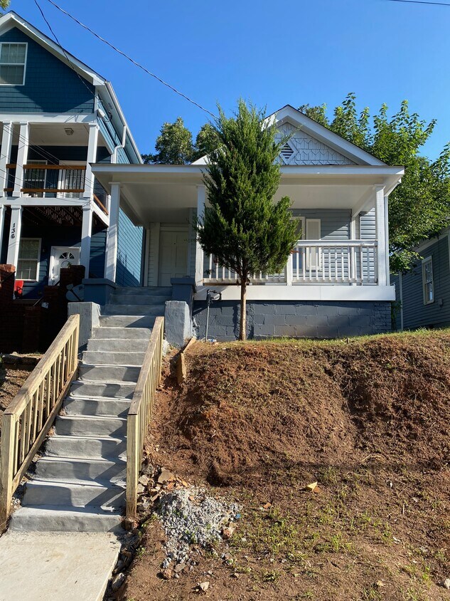 Primary Photo - 140 South Ave SE
