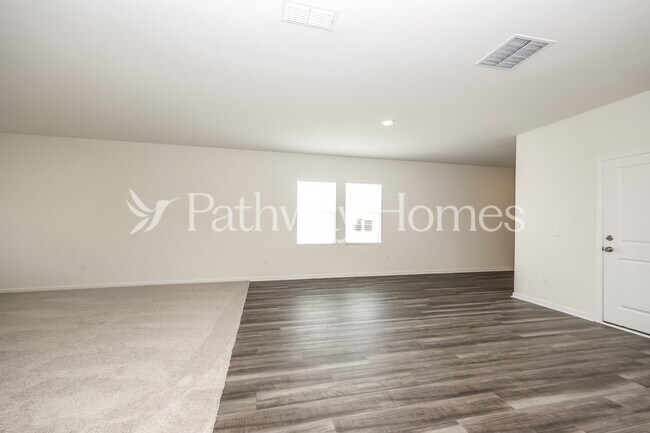 Building Photo - 202 Wild Daisy Wy