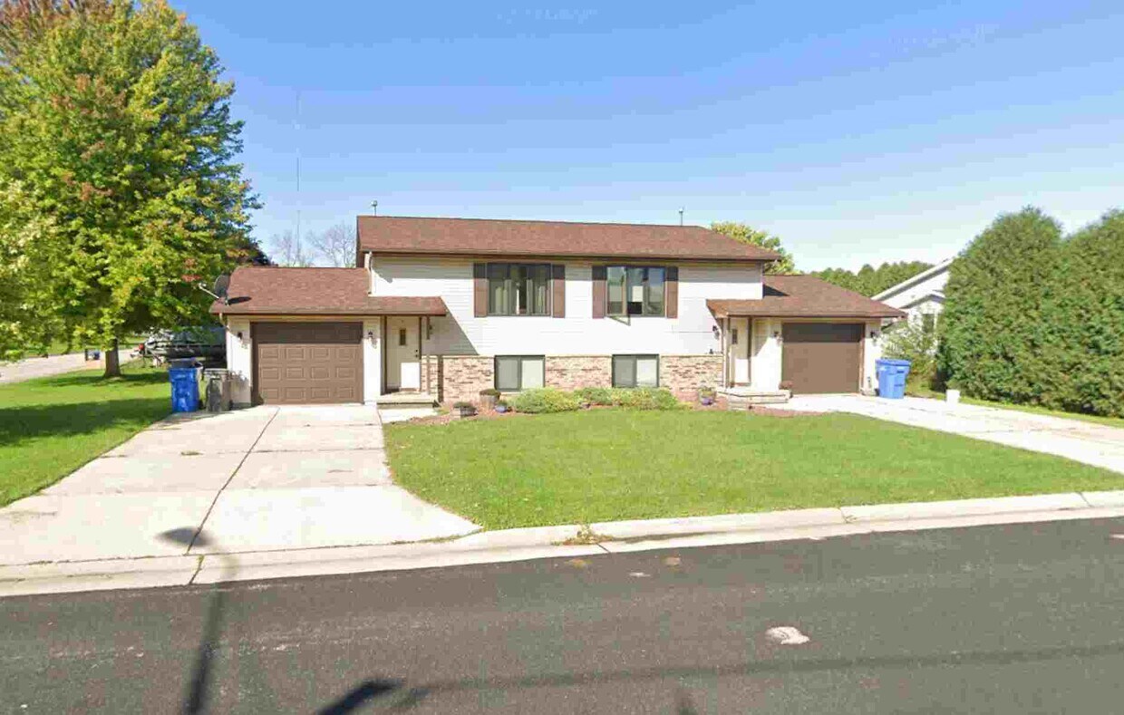 Primary Photo - 120 Scot St