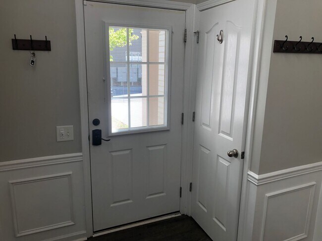 Building Photo - This lovely townhome is located in the highly desirable community of Blakeney Preserve just off R...