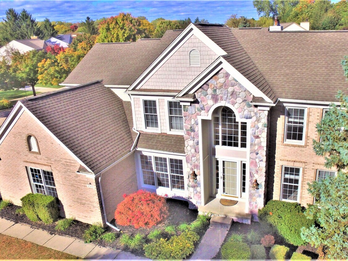 Primary Photo - 47498 Fox Run Dr
