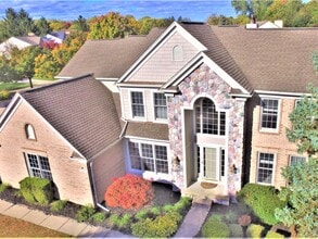 Building Photo - 47498 Fox Run Dr