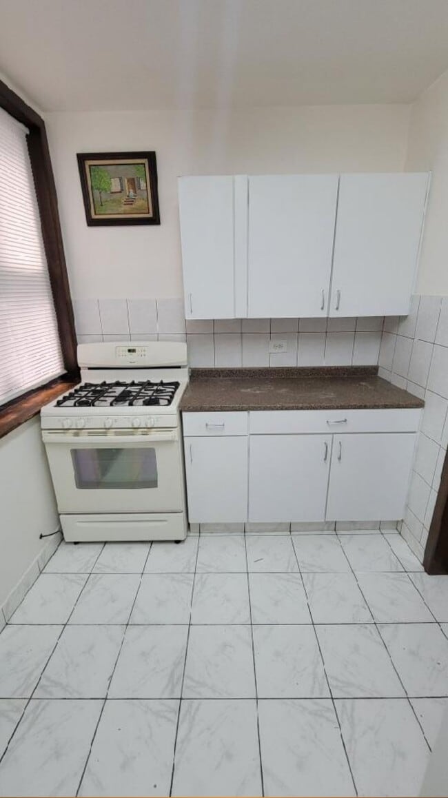 Building Photo - 2709 N Laramie Ave