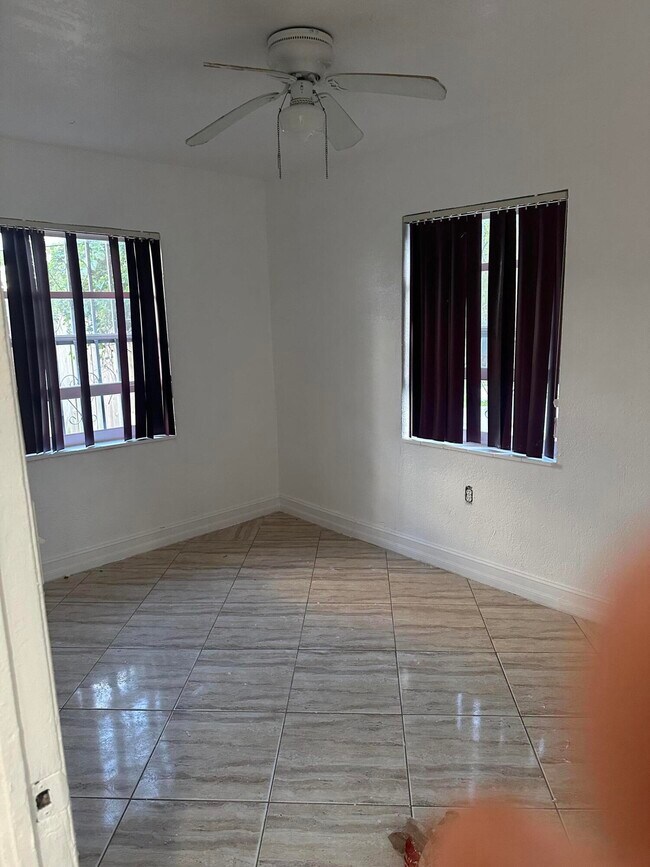 Foto del edificio - 2140 NW 120th St