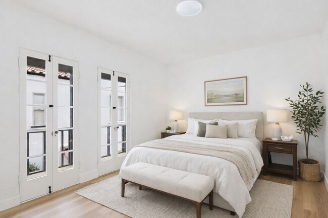 Building Photo - 1533 E 3rd St