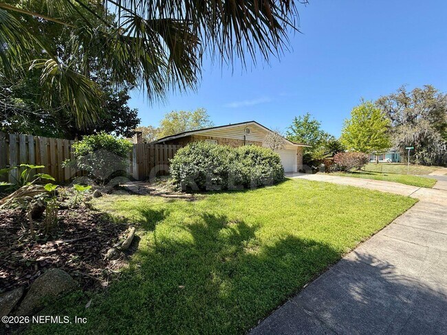 Building Photo - 2 Fairway Rd