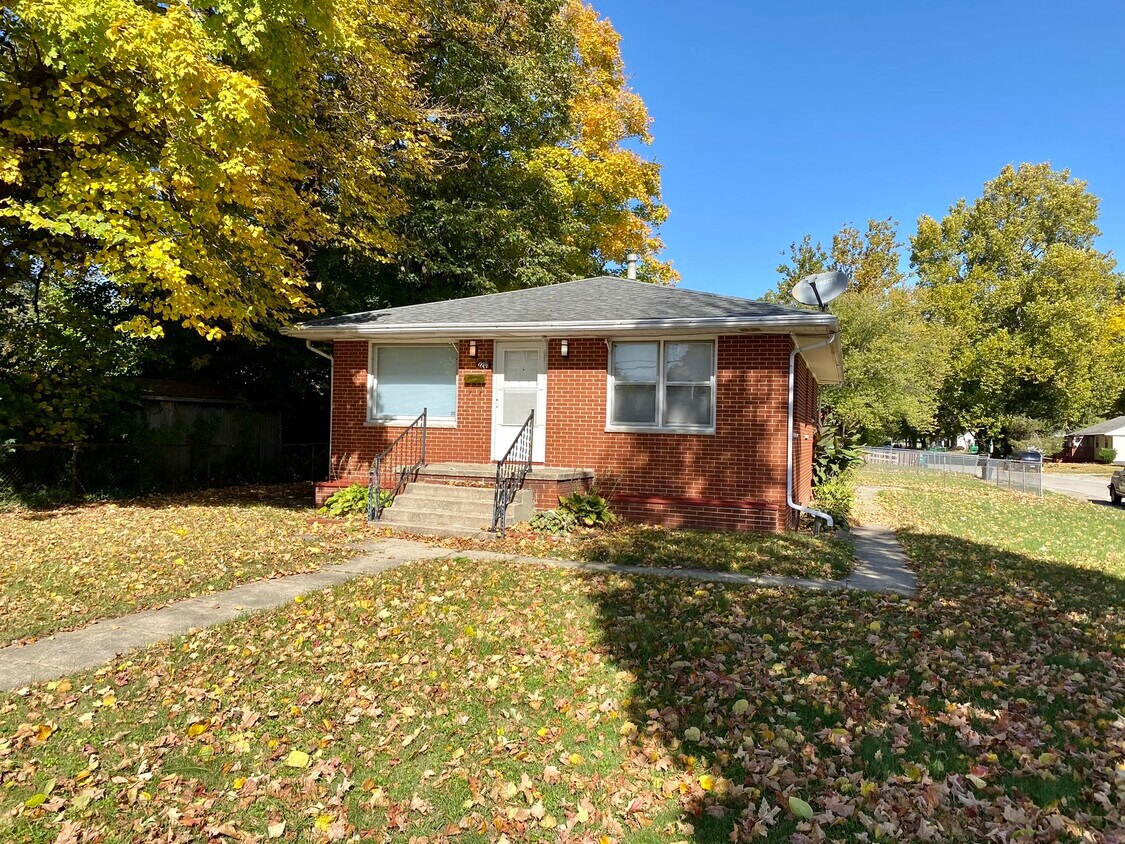 Primary Photo - 2201 E Ash St