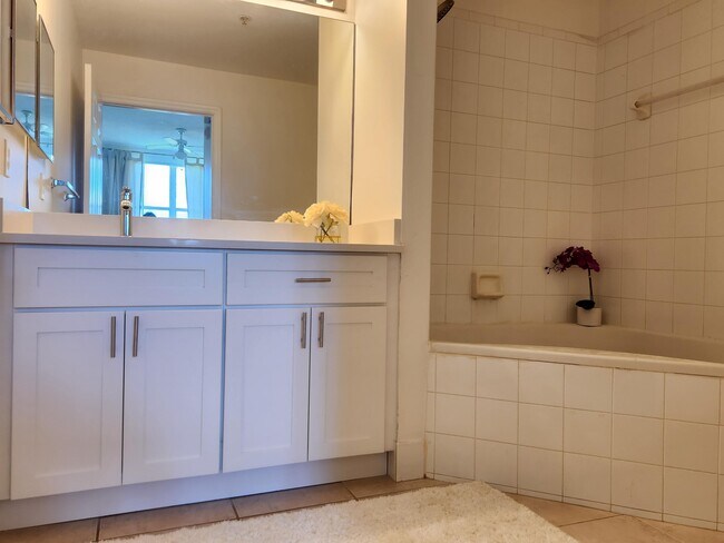 Foto del edificio - 2060 Greenview Shores Blvd