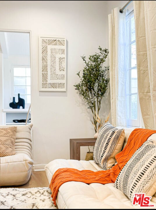 Foto del edificio - 239 S Doheny Dr