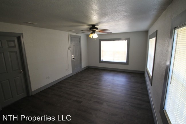 Building Photo - 3 br, 1 bath House - 320 N Main St