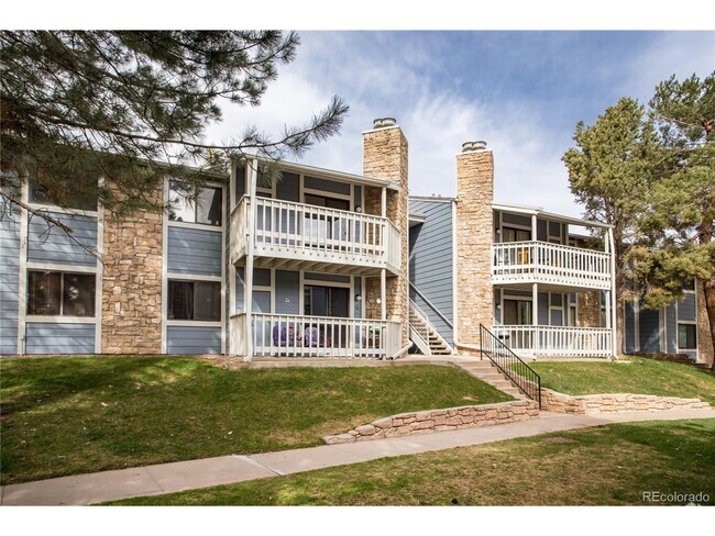Building Photo - 8335 Fairmount Dr