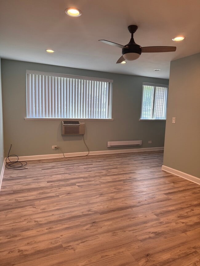 Building Photo - 705 Strom Dr