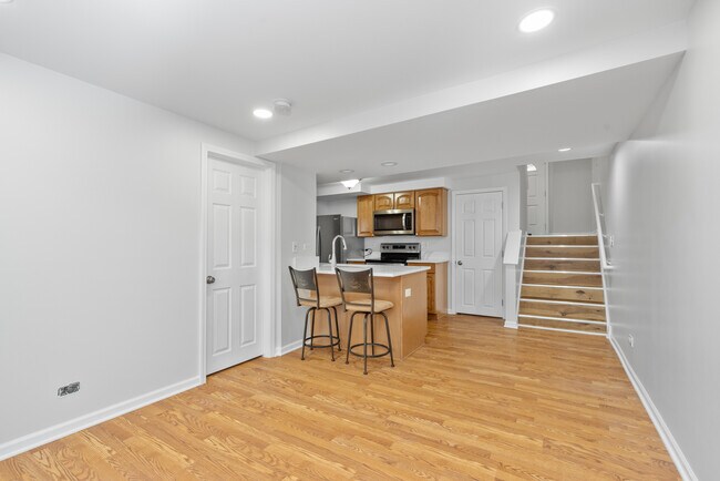 Foto del edificio - 8824 Robin Dr