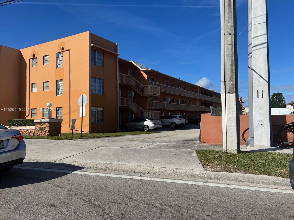 Primary Photo - 1591 NE Miami Gardens Dr