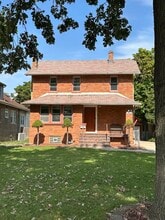 Building Photo - 192 Waubansee Rd