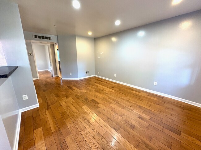 Foto del edificio - 387 W Robert Ave