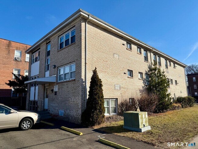 Building Photo - 179 Elm St