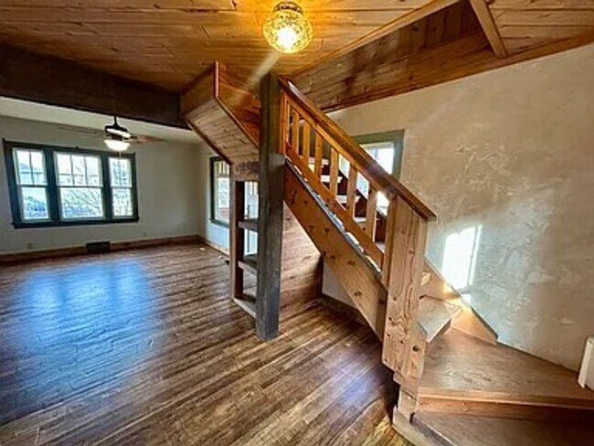 Foto del edificio - Funky & Cozy Missoula Home w/ Fenced Yard + Garage