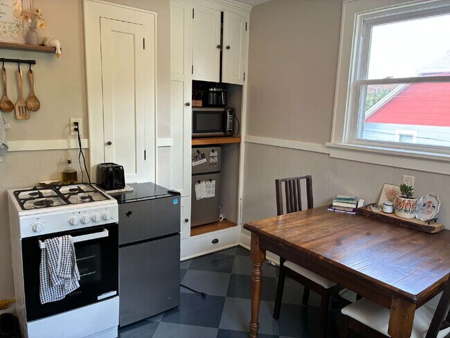 Foto del edificio - Charming 1-Bed Waterfront Oasis with Scenic Views in Eau Claire!