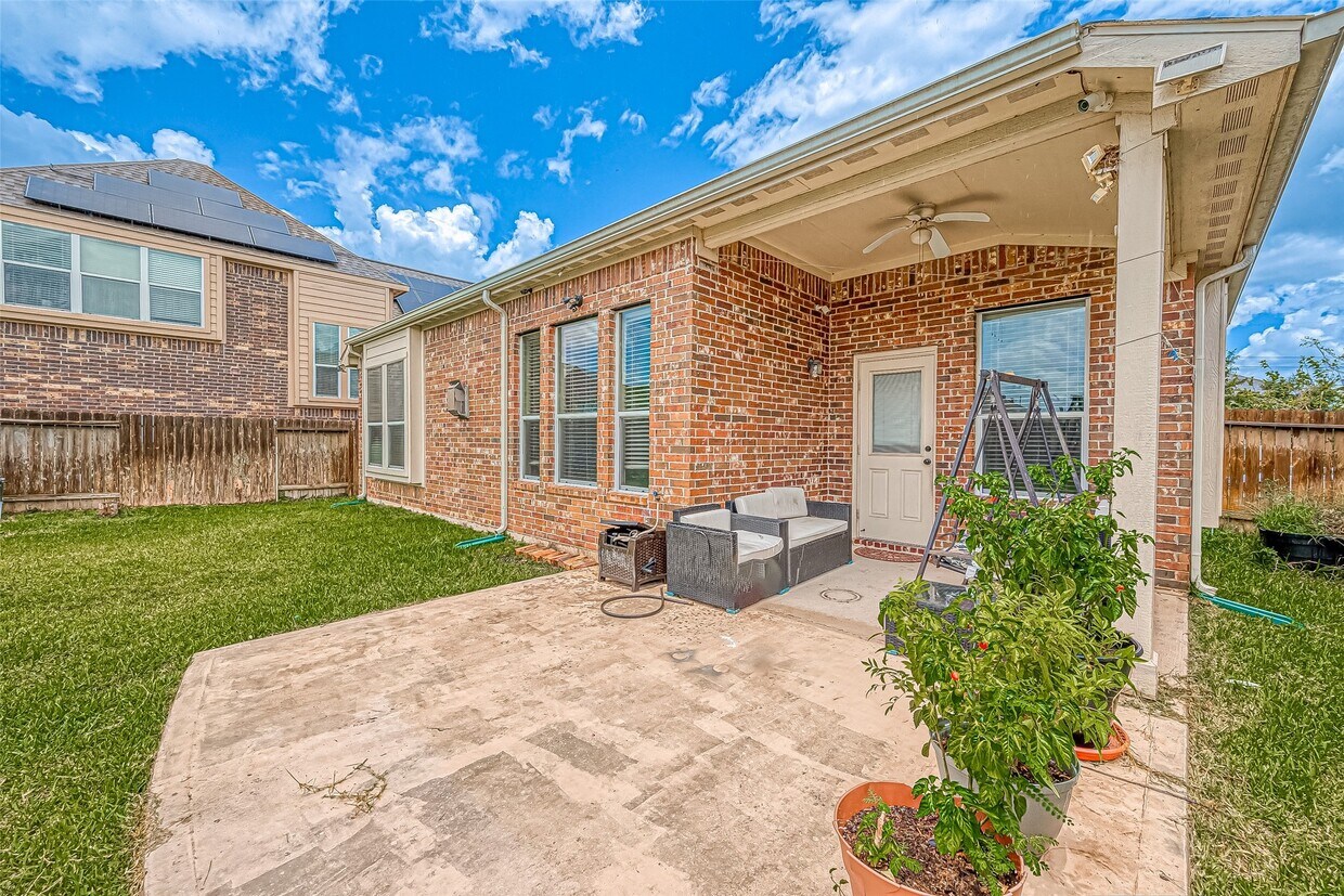 Building Photo - 5626 Jay Thrush Dr