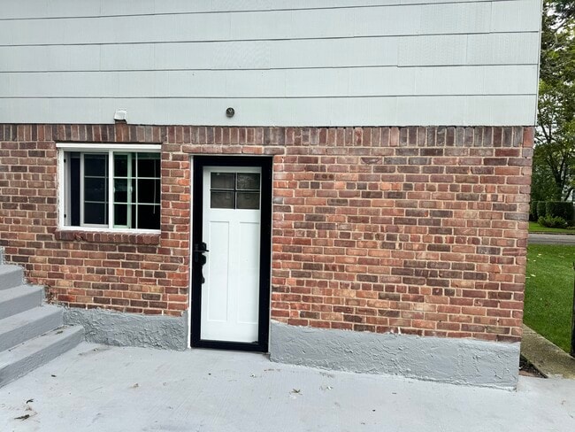Building Photo - 8 Shelbourne Ln