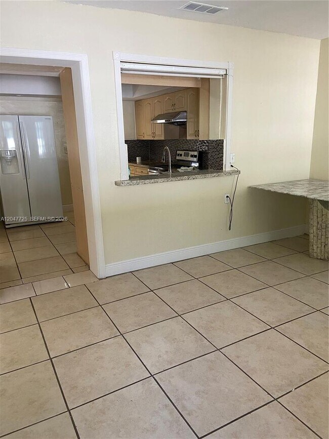 Foto del edificio - 800 NW 76th Ave
